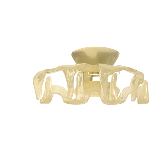 🍁 3/$15 Boutique Squiggle Claw Hair Clip - Picture 5 of 6